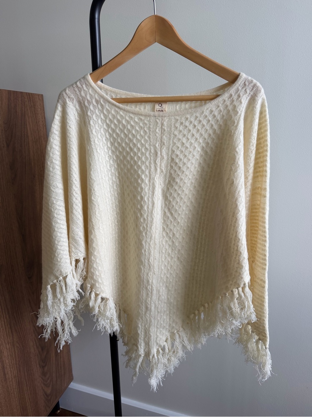 Qi Cashmere Vintage Cream Textured Knit Fringe Poncho Sweater One Size - Picture 3 of 12